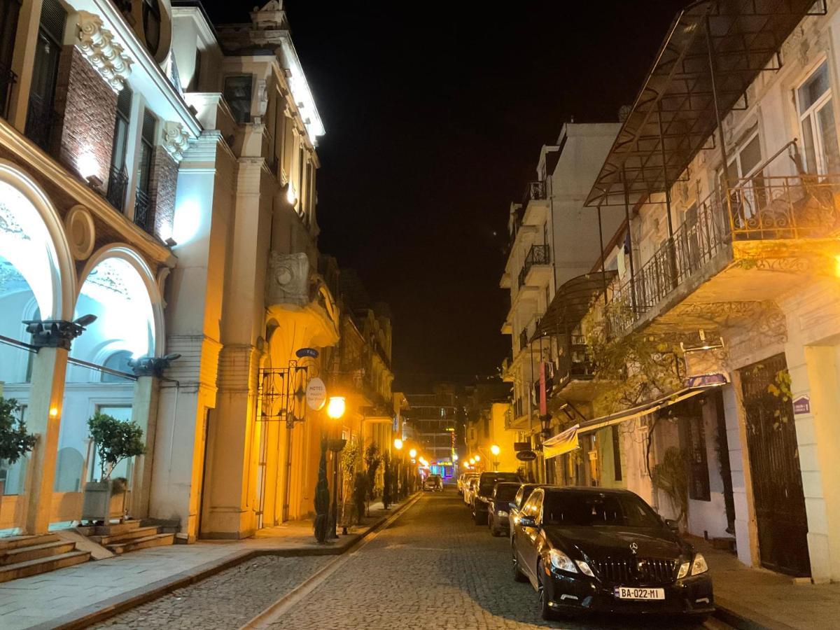 Babi Home Batumi Bagian luar foto